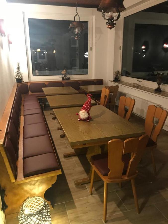 Haus Astenblick In Winterberg Fuer Bis Zu 35 Personen Fuer Wanderveranstaltungen Und Familienfeiern Exterior foto