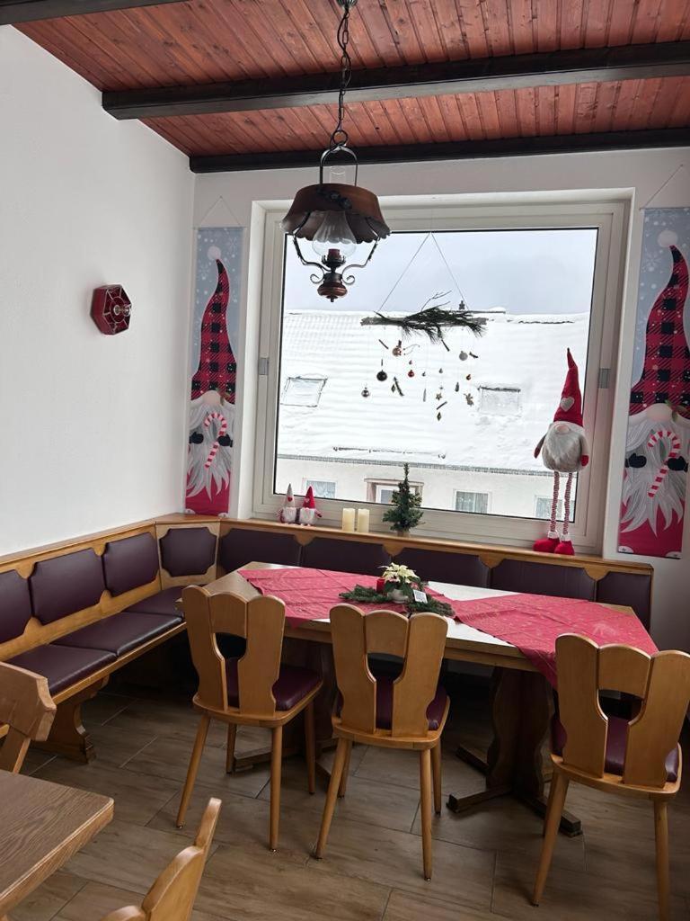 Haus Astenblick In Winterberg Fuer Bis Zu 35 Personen Fuer Wanderveranstaltungen Und Familienfeiern Exterior foto