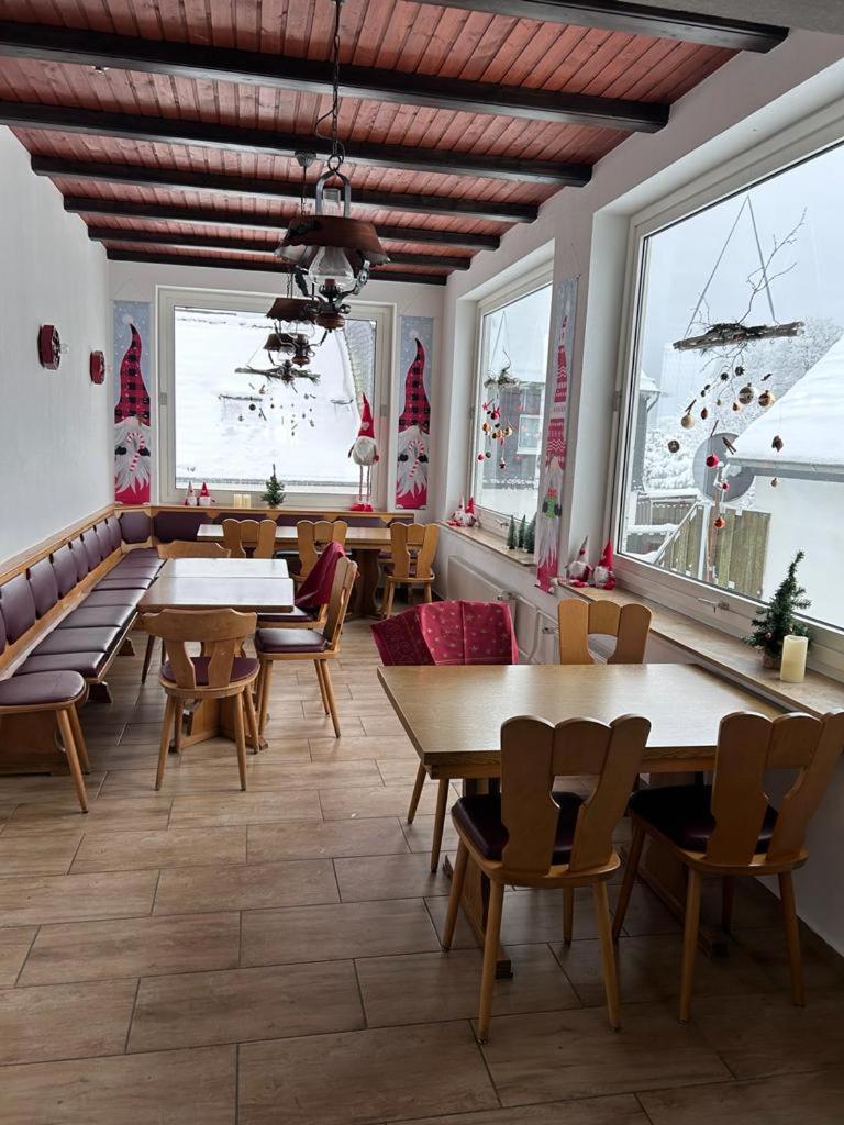 Haus Astenblick In Winterberg Fuer Bis Zu 35 Personen Fuer Wanderveranstaltungen Und Familienfeiern Exterior foto